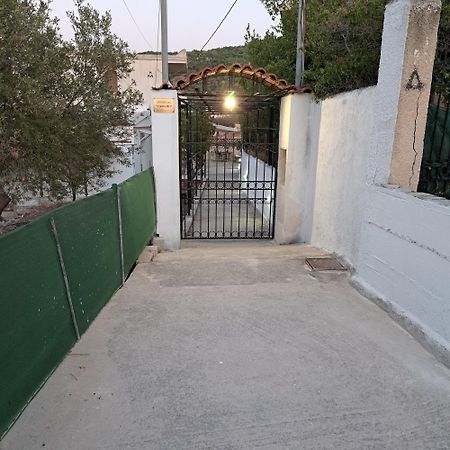 Ξενώνας Vasiliki Vathí Exterior foto