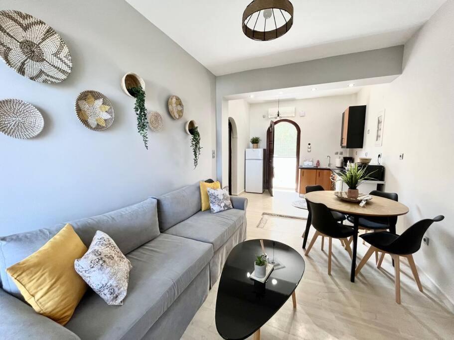 Ξενώνας Vasiliki Vathí Exterior foto