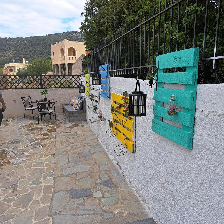 Ξενώνας Vasiliki Vathí Exterior foto